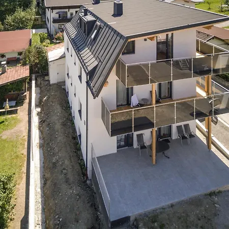 Hochwertige *